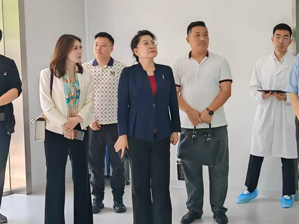 陆虹严.jpg